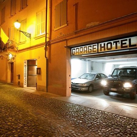 Hotel Cervetta 5 Modena Exteriör bild
