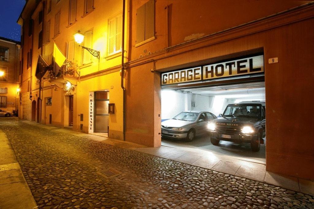 Hotel Cervetta 5 Modena Exteriör bild
